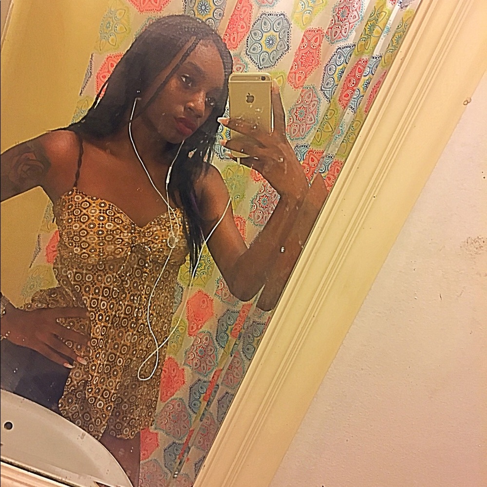 Meet your Posher, Lois